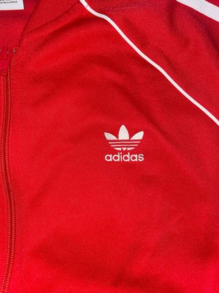 Chaqueta Adidas Roja con Rayas Blancas
