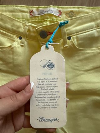 Pantalones vaqueros amarillos