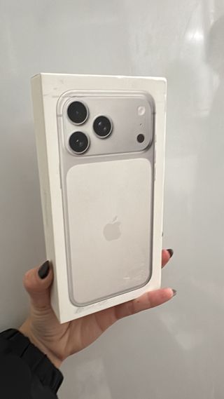 Caja iPhone 17 pro max silver 256 GB