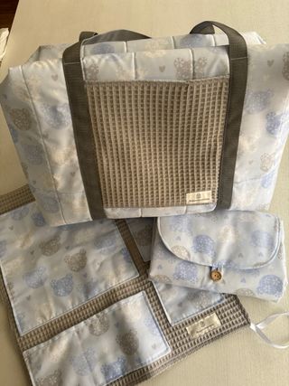 Conjunto bebé: Bolso, Cambiador y Pongotodo