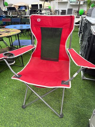 Silla plegable roja con rejilla