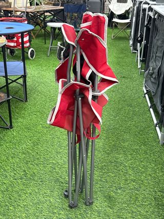Silla plegable roja con rejilla