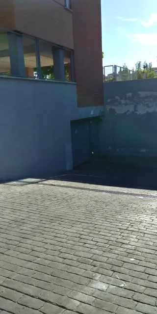 Alquiler plaza de garaje, urbanización Paris N°2.