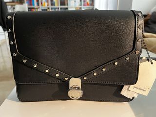 Bolso Negro Stradivarius Tachuelas Plateadas