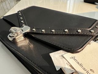 Bolso Negro Stradivarius Tachuelas Plateadas