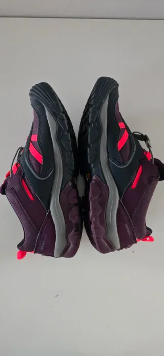 Zapatillas deportivas moradas y rosas