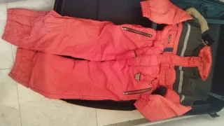 Traje de esquí infantil rojo y verde