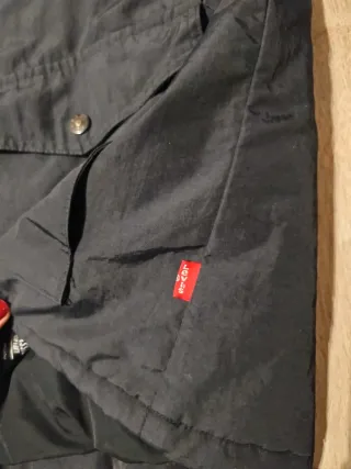 Abrigo Levi's Negro con Capucha