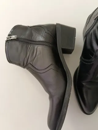 Botines de piel negros