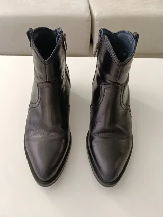 Botines de piel negros