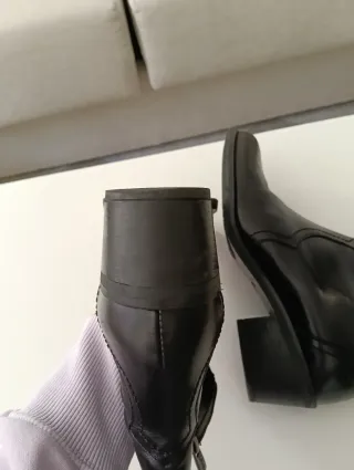 Botines de piel negros