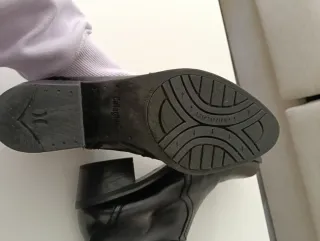 Botines de piel negros