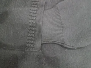 Cardigan nero con bottoni e tasche