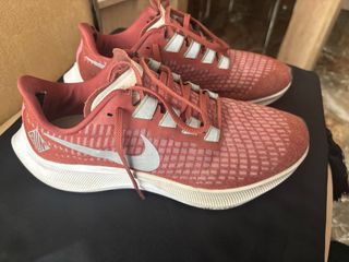 Zapatillas Nike Pegasus 37 color teja