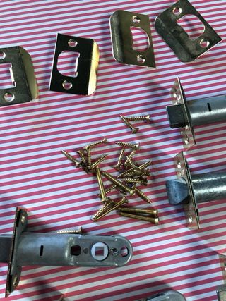 5 Pomos Puerta Metal Dorados Dos meses de uso.