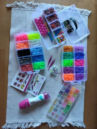 Kit pulseras goma elástica colores y charms