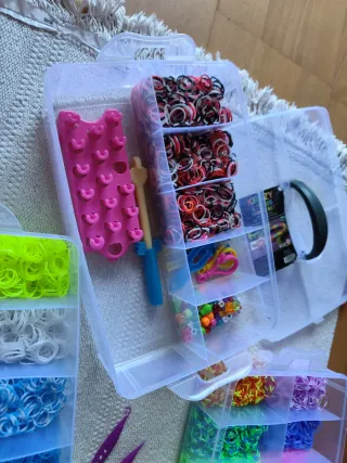 Kit pulseras goma elástica colores y charms