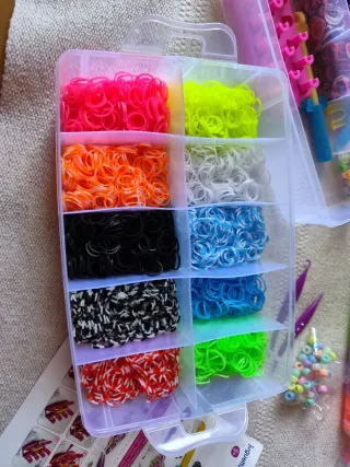 Kit pulseras goma elástica colores y charms