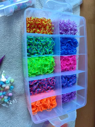 Kit pulseras goma elástica colores y charms