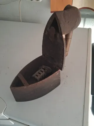 Plancha antigua de carbón