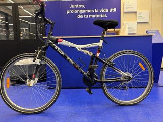 Bicicleta Btwin Rockrider Negra y Blanca