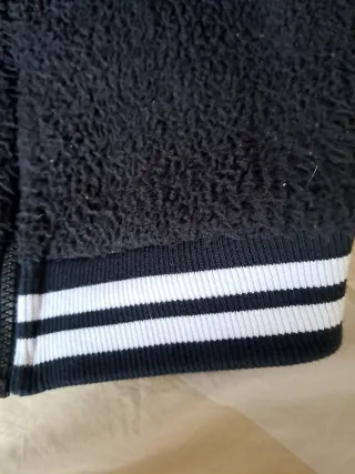 Sudadera polar Nike negra y blanca