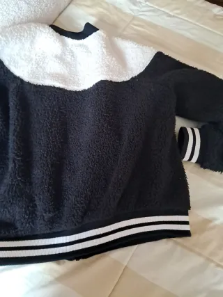 Sudadera polar Nike negra y blanca