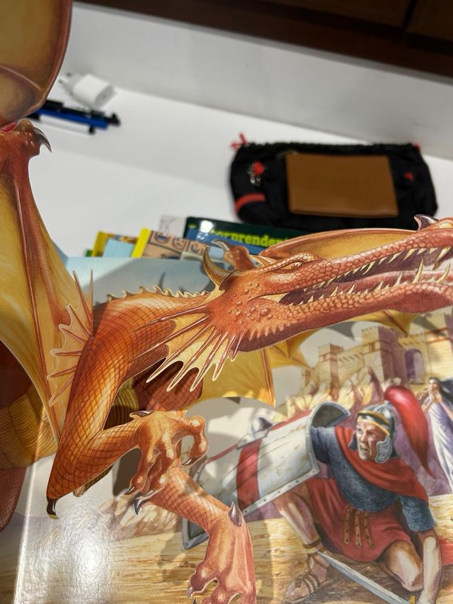 Libro pop up dragones
