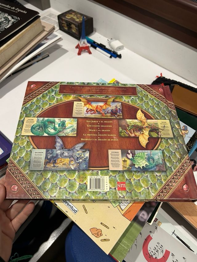 Libro pop up dragones