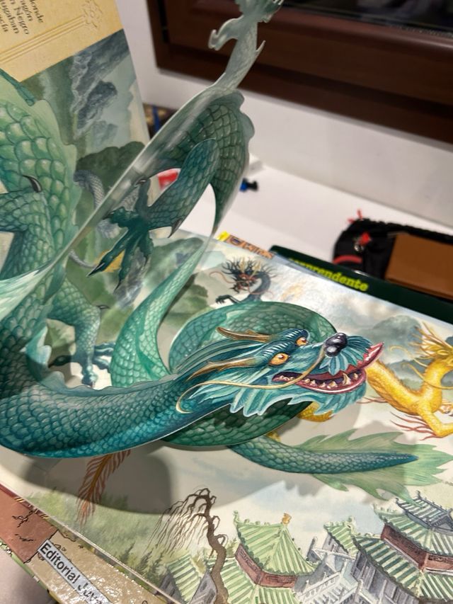 Libro pop up dragones