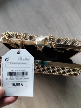 Bolso de mano dorado y morado