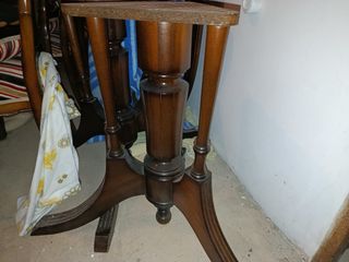 Estructura de cama de madera y tela