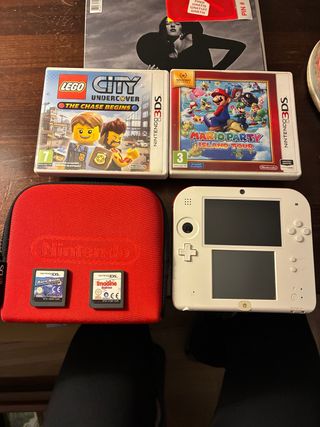 Nintendo 2DS Blanca + Funda Roja + 4 Juegos