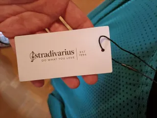 Vestido verde Stradivarius