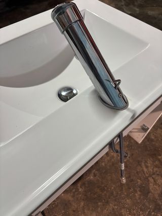Lavabo de cerámica con mueble