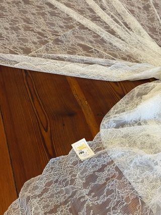 Mantilla tipo velo encaje blanco