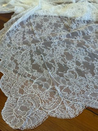 Mantilla tipo velo encaje blanco