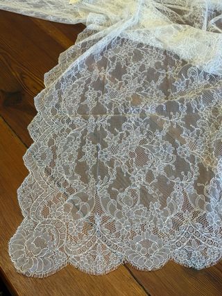 Mantilla tipo velo encaje blanco