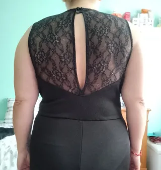 Mono negro con encaje