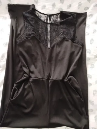 Mono negro con encaje