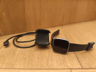 Fitbit Versa Orologio Smartwatch Nero/Argento
