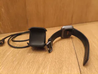 Fitbit Versa Orologio Smartwatch Nero/Argento