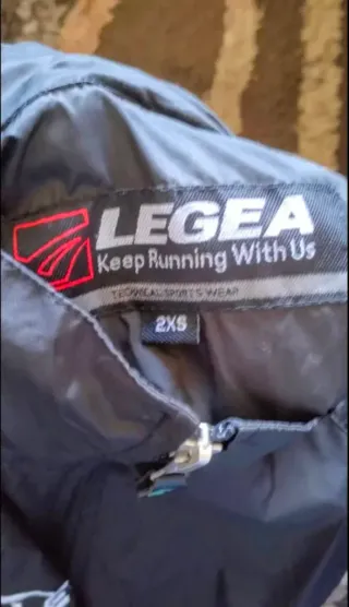 Cazadora cortavientos Legea Negra