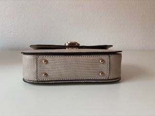 Bolso Guess Mini Satchel efecto lagarto