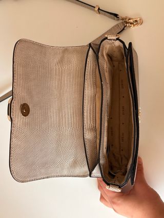 Bolso Guess Mini Satchel efecto lagarto