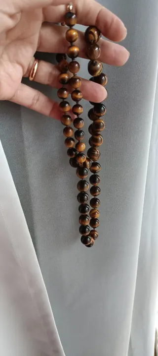 Collana perle occhio di tigre marrone e oro