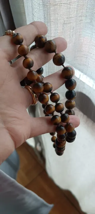 Collana perle occhio di tigre marrone e oro