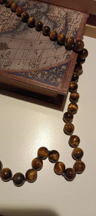 Collana perle occhio di tigre marrone e oro