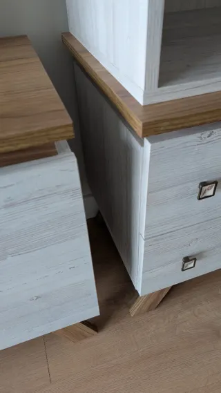 Vitrina blanca y madera