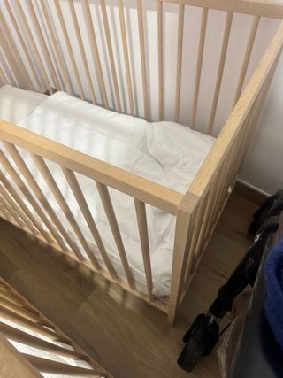 Cuna de madera para bebé sin colchón